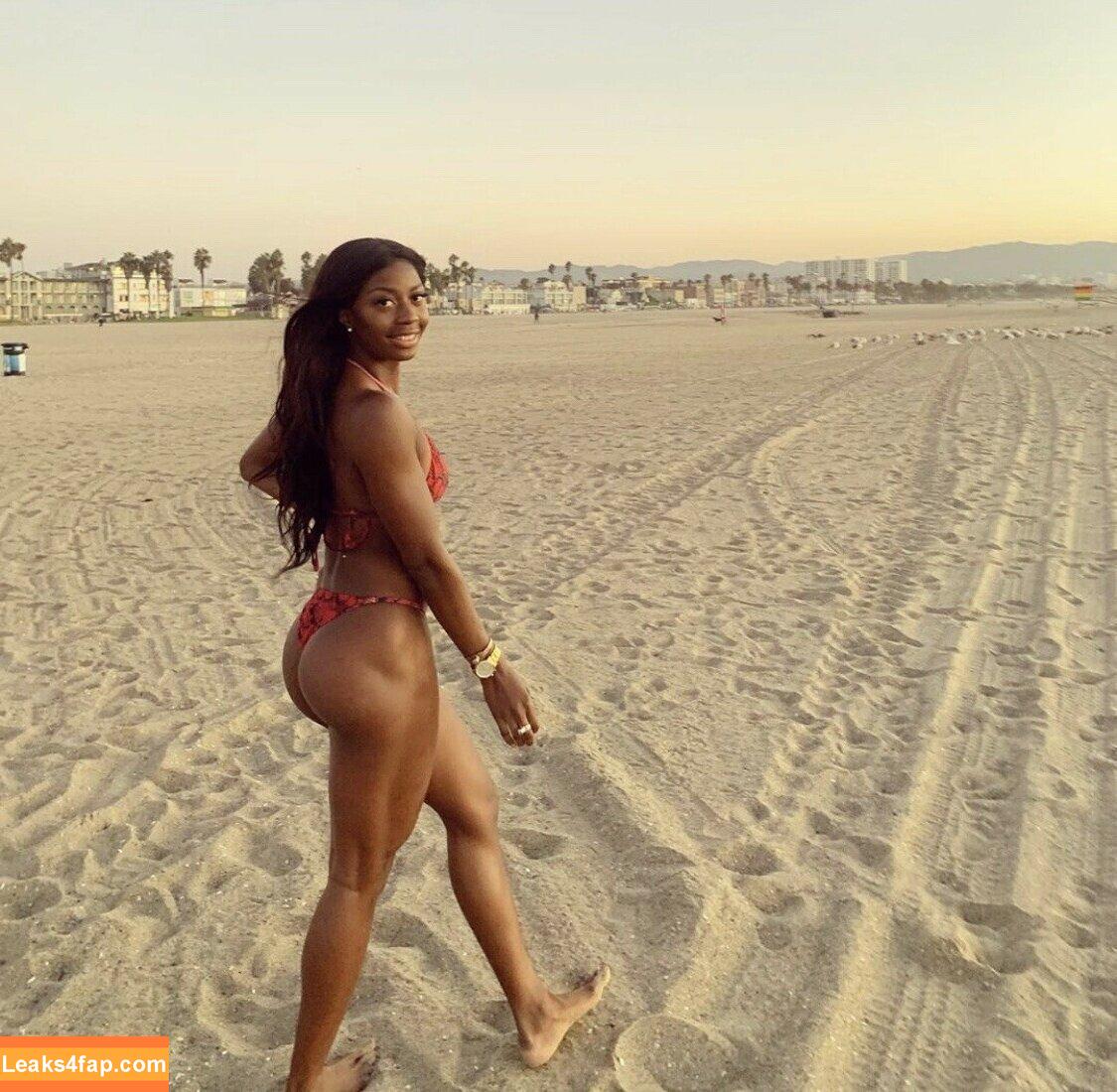 Fitness & Muscle Girls / lauramariemasse / valeria_ammirato leaked photo photo #0427