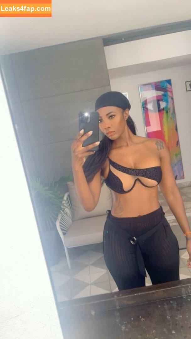 Fitness & Muscle Girls / lauramariemasse / valeria_ammirato leaked photo photo #0462