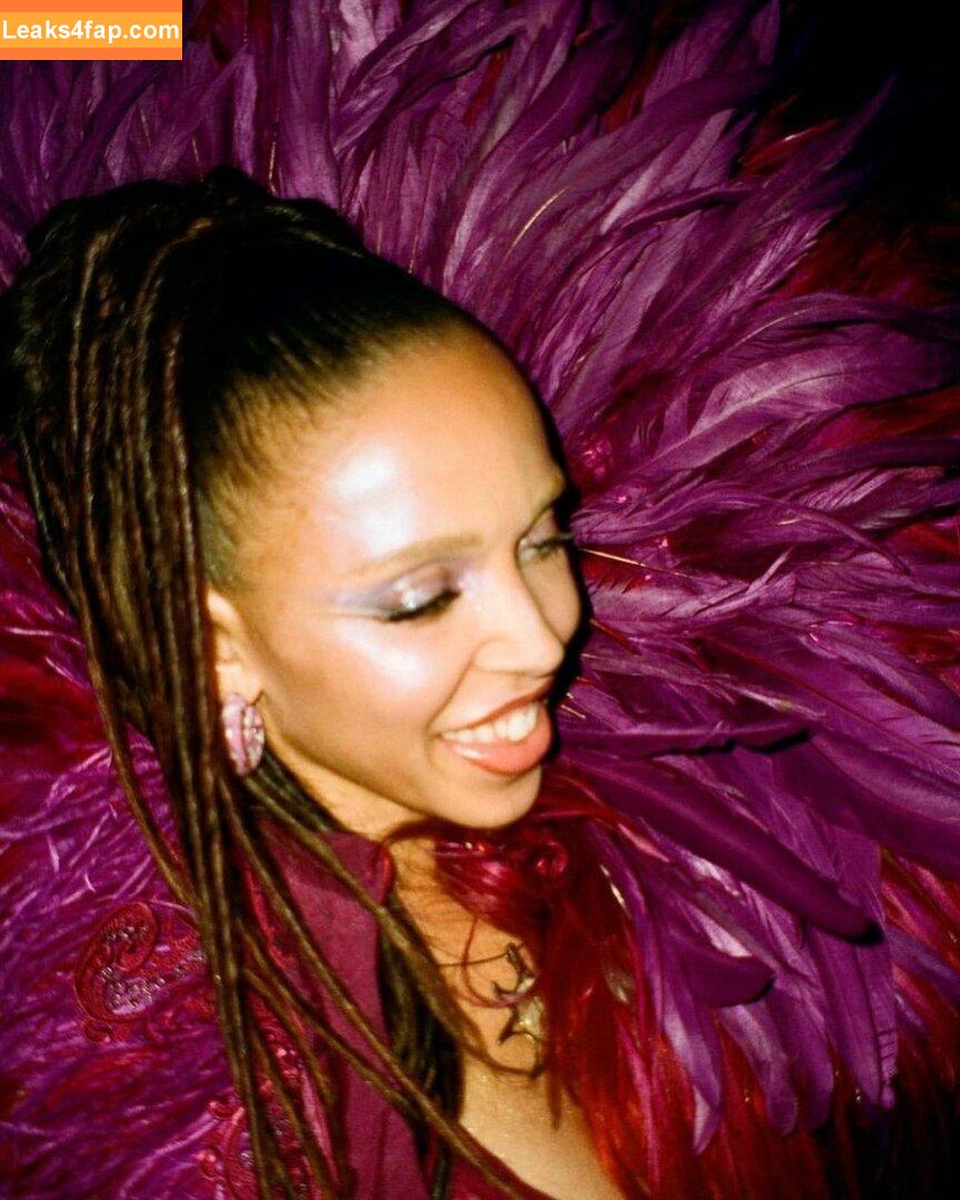 FKA Twigs / FKAtwigs / febbytwigs leaked photo photo #0024