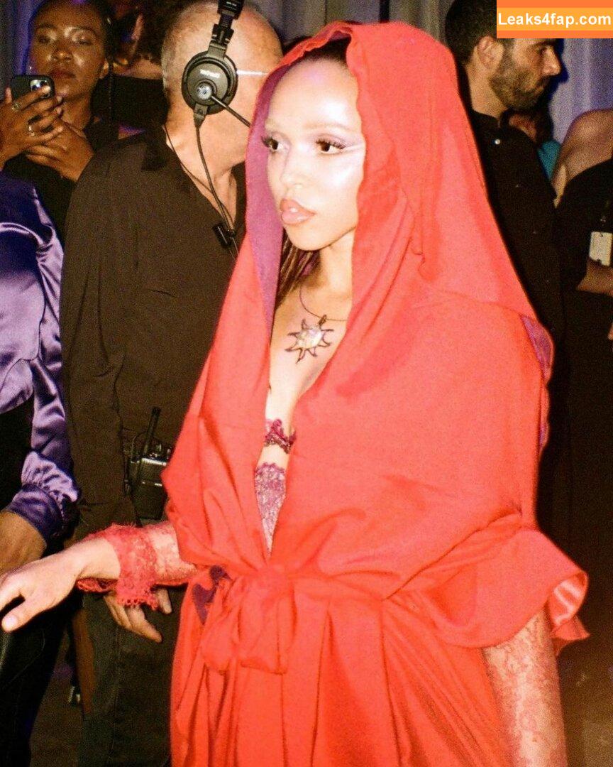 FKA Twigs / FKAtwigs / febbytwigs leaked photo photo #0025
