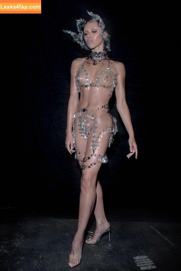 FKA Twigs / FKAtwigs / febbytwigs leaked photo photo #0074