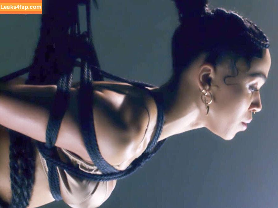 FKA Twigs / FKAtwigs / febbytwigs leaked photo photo #0112