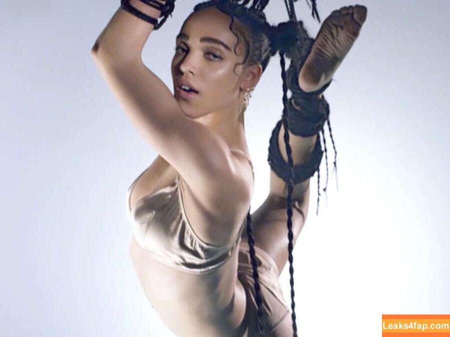 FKA Twigs / FKAtwigs / febbytwigs leaked photo photo #0114