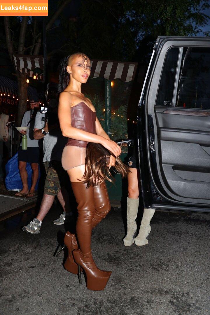 FKA Twigs / FKAtwigs / febbytwigs leaked photo photo #0166