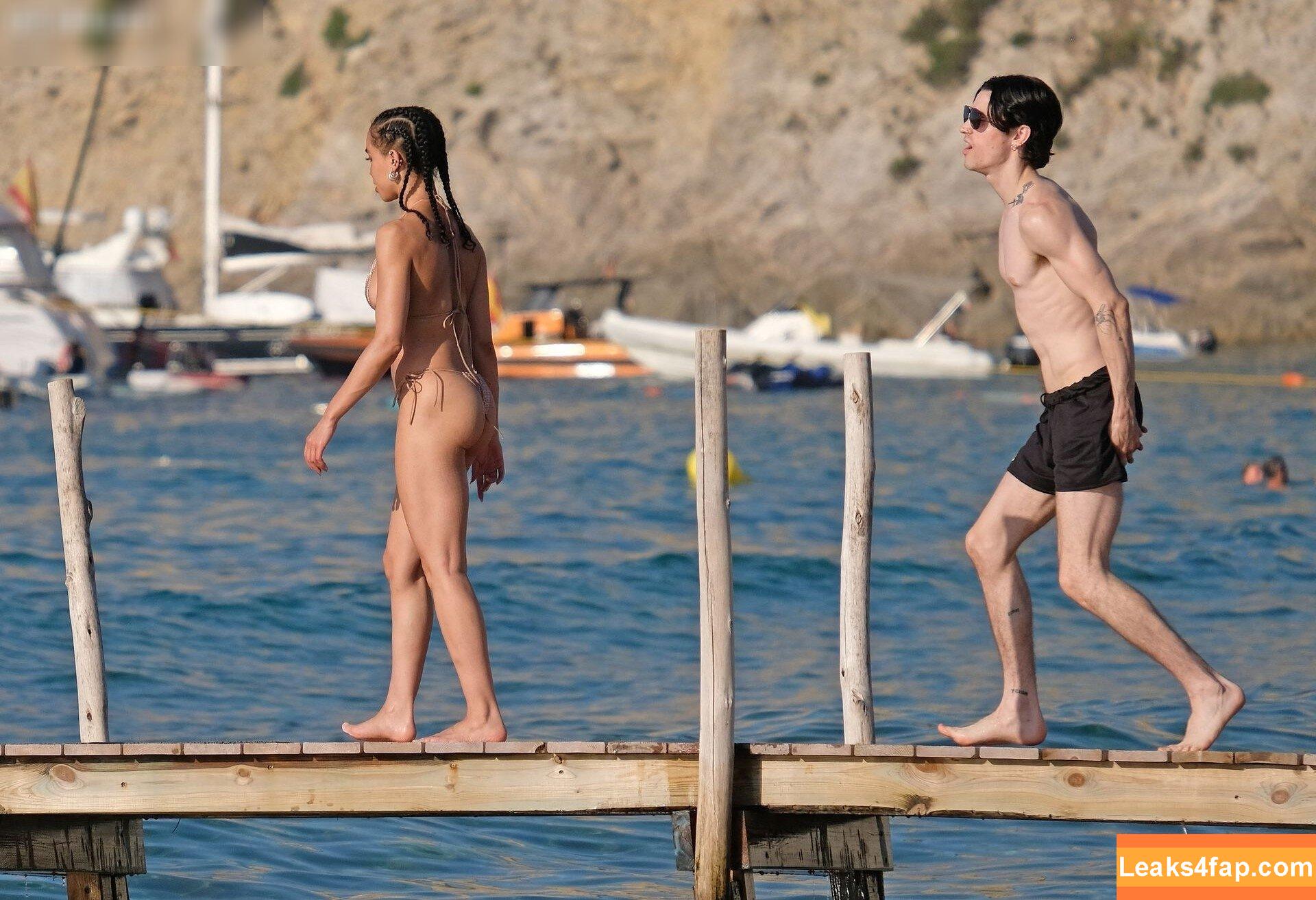 FKA Twigs / FKAtwigs / febbytwigs leaked photo photo #0188