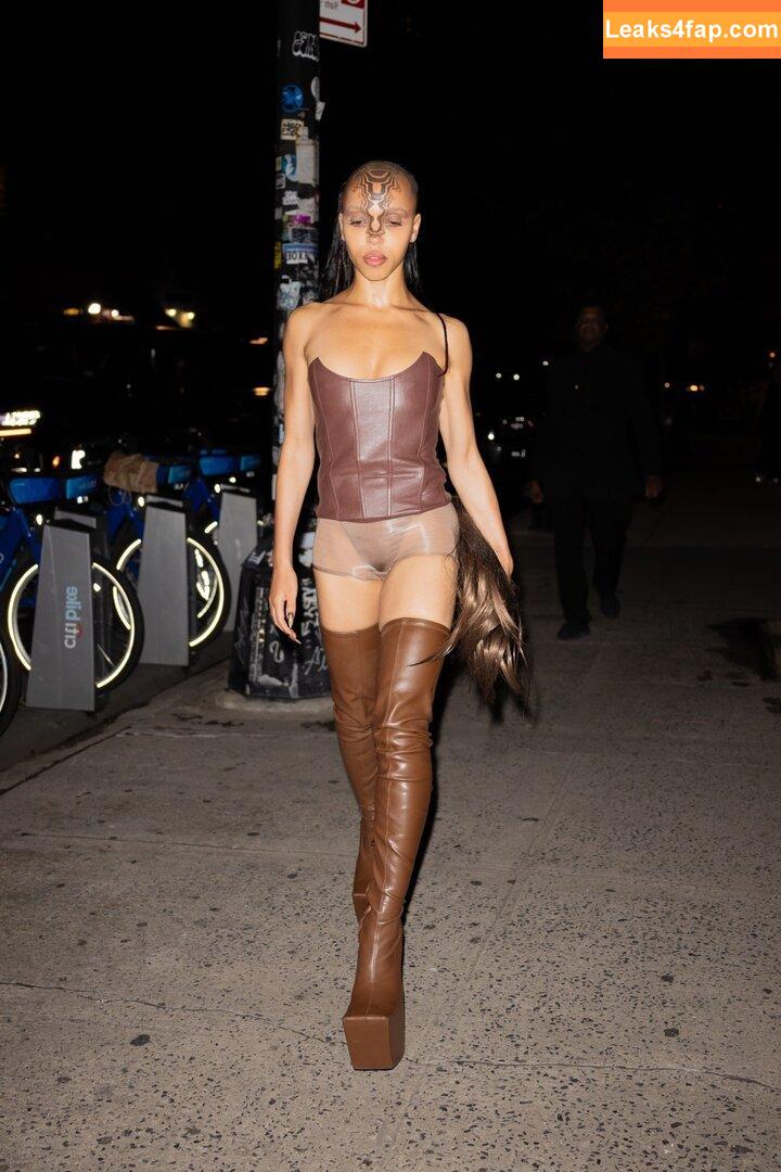 FKA Twigs / FKAtwigs leaked photo photo #0383