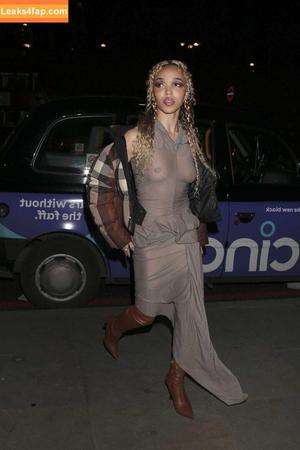 FKA Twigs photo #0075