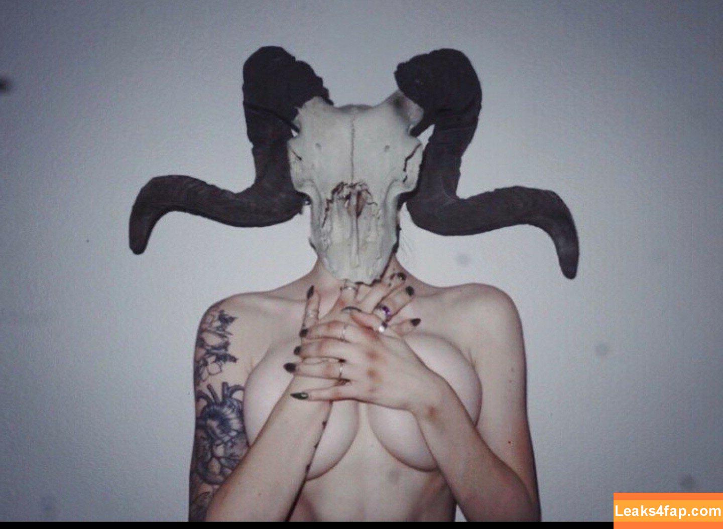 Fleshf1y / Wh0reHound / he4rtworm leaked photo photo #0012