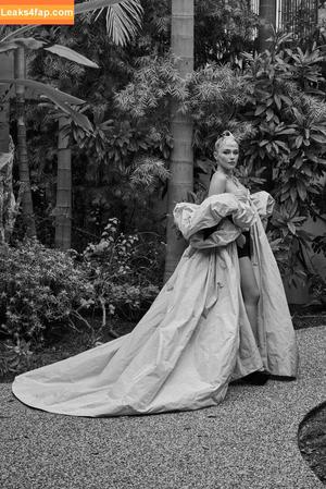 Florence Pugh photo #0220