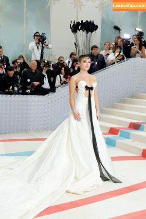 Florence Pugh photo #0299