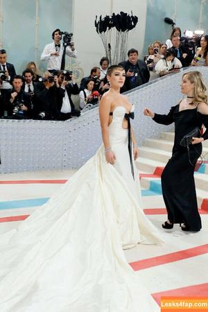 Florence Pugh photo #0310