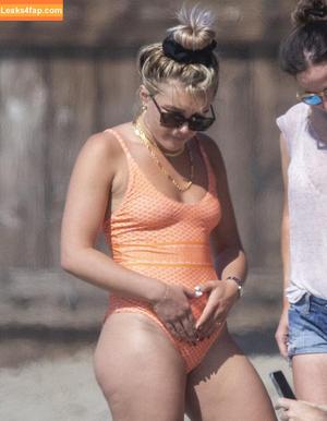 Florence Pugh photo #0688