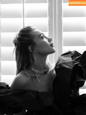 Florence Pugh photo #1953