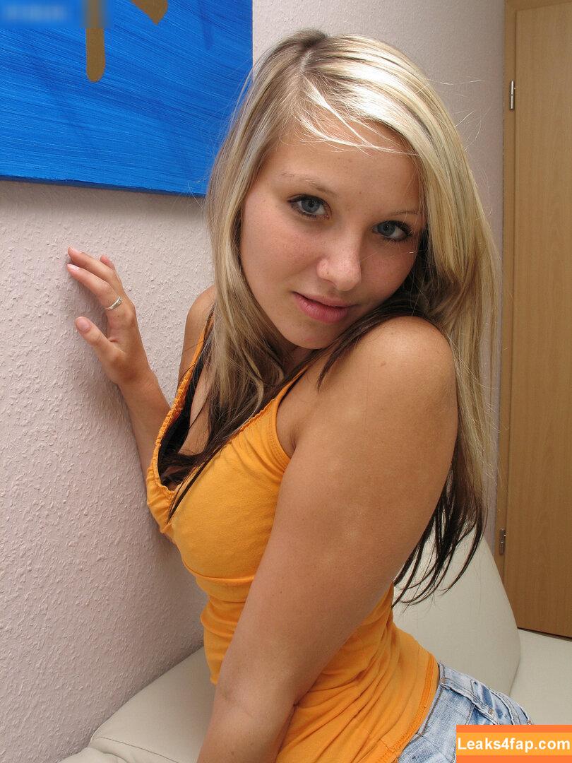 Footlovegirls /  leaked photo photo #0321