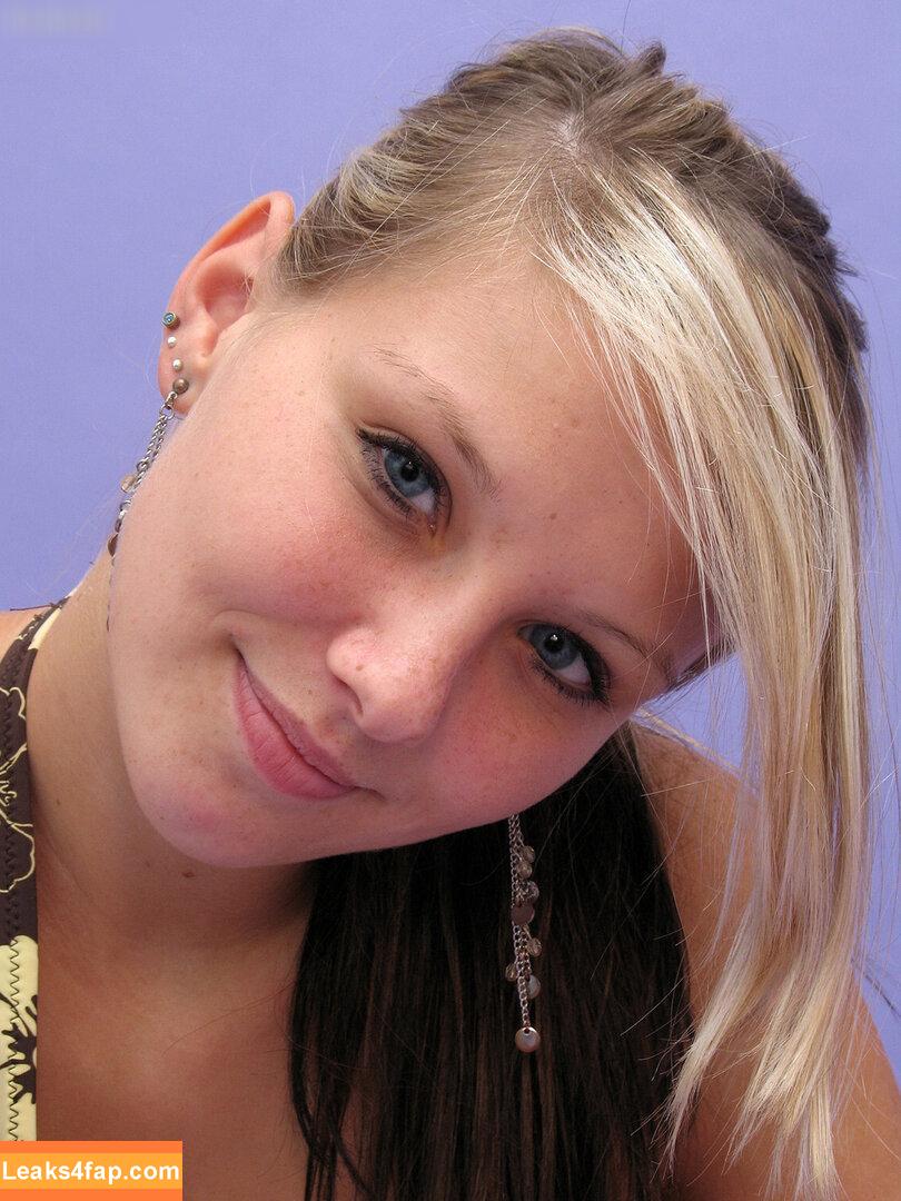 Footlovegirls /  leaked photo photo #0774