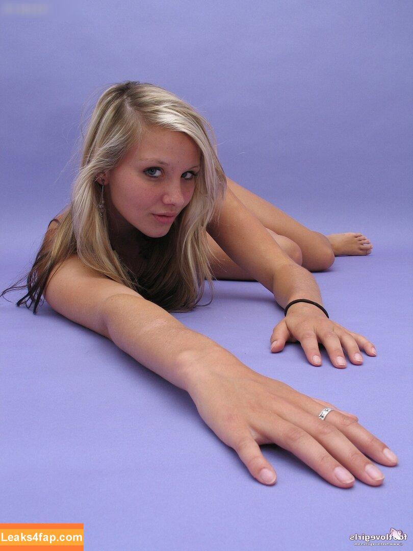 Footlovegirls /  leaked photo photo #0798