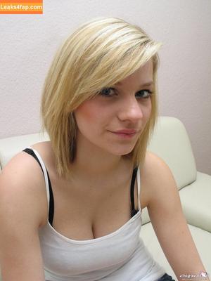 Footlovegirls photo #0572