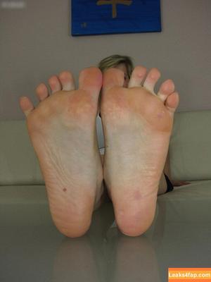 Footlovegirls photo #0573