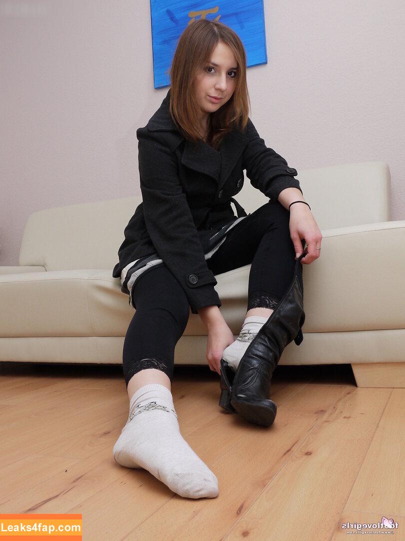 Footlovegirls /  leaked photo photo #1012