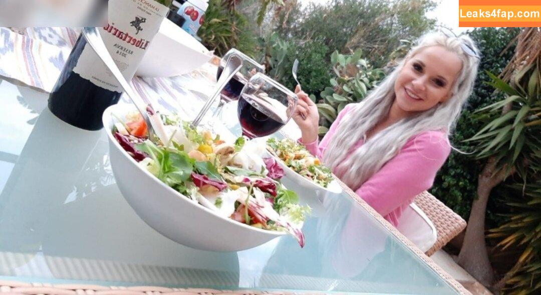 Footlovegirls /  leaked photo photo #1240
