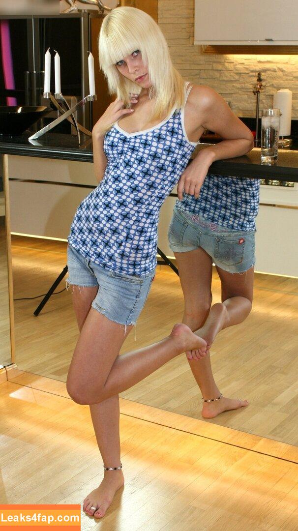 Footlovegirls /  leaked photo photo #1335