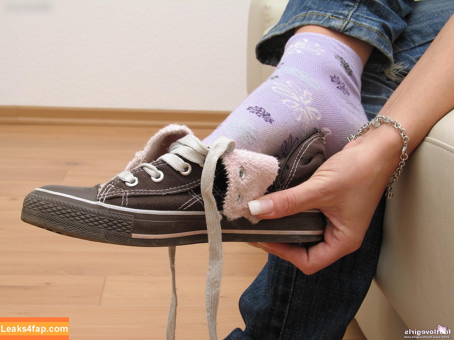 Footlovegirls /  leaked photo photo #1988
