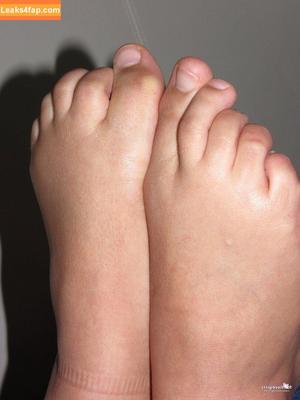 Footlovegirls photo #1070