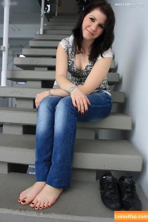 Footlovegirls photo #1508