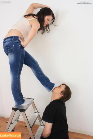 Footlovegirls photo #1523