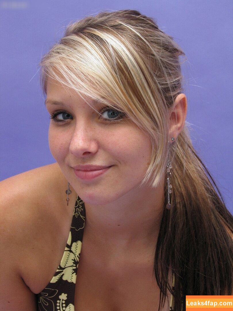 Footlovegirls /  leaked photo photo #2098