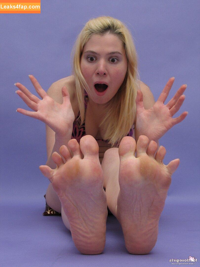 Footlovegirls /  leaked photo photo #2212