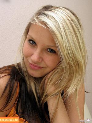 Footlovegirls photo #2126