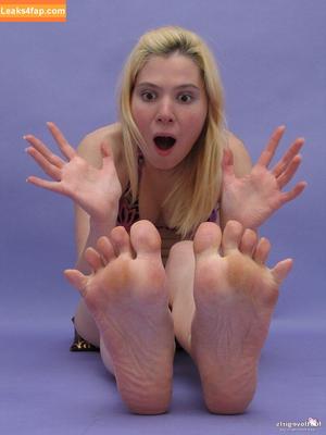 Footlovegirls photo #2212