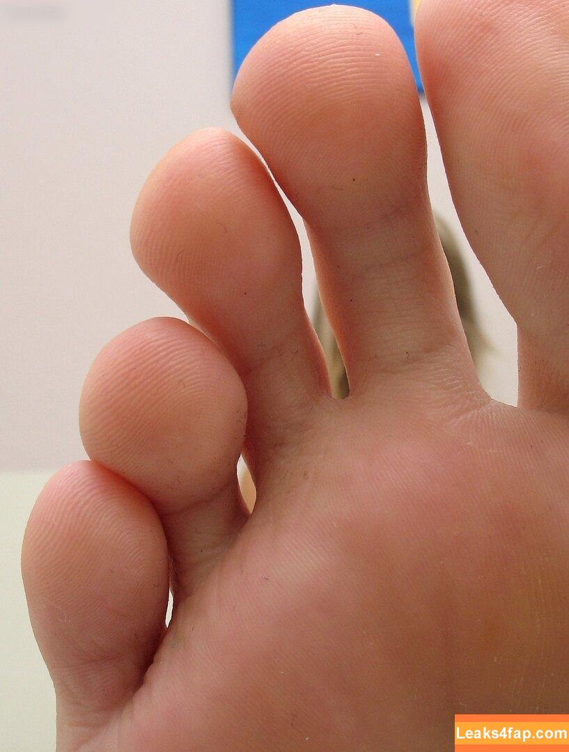 Footlovegirls /  leaked photo photo #3101