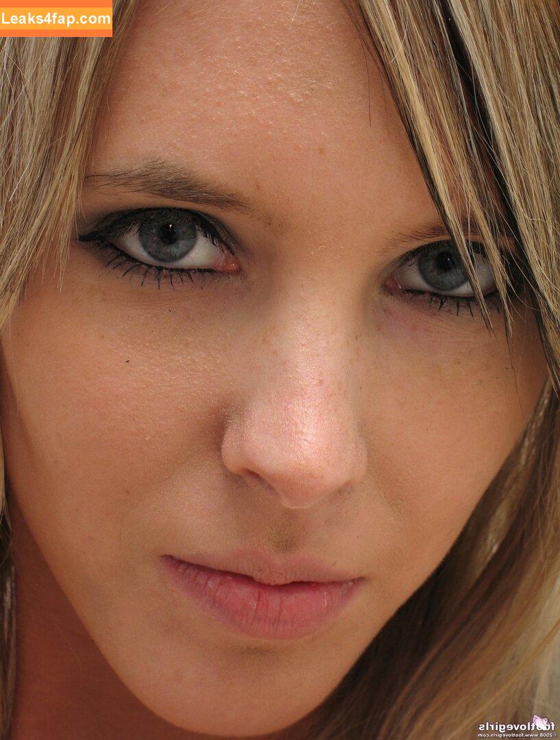 Footlovegirls /  leaked photo photo #3103