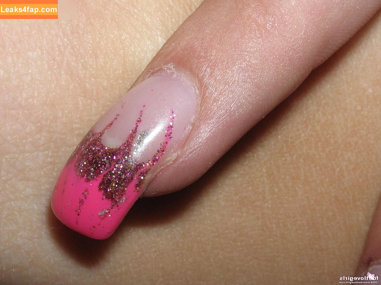 Footlovegirls /  leaked photo photo #3107