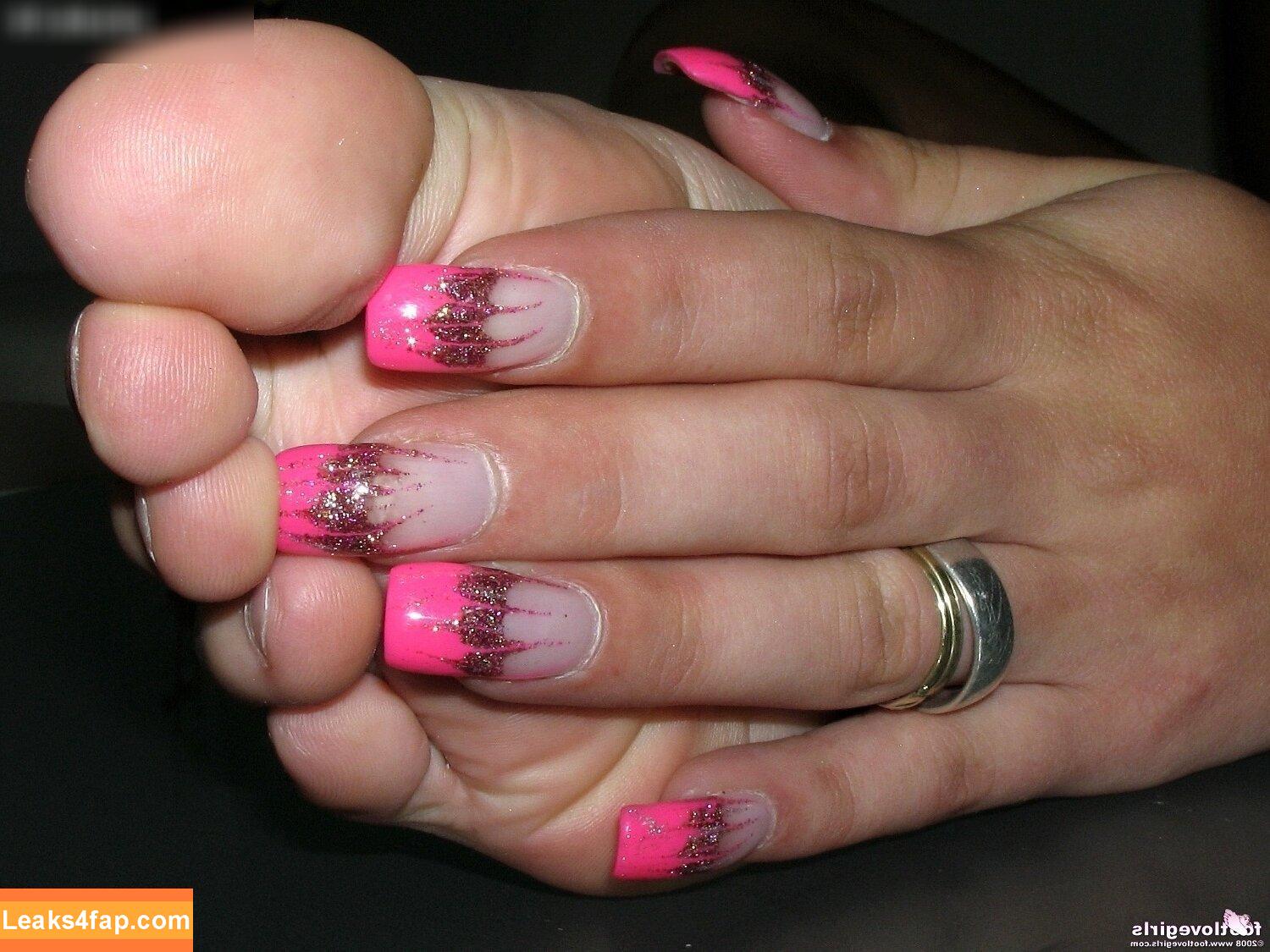 Footlovegirls /  leaked photo photo #3110