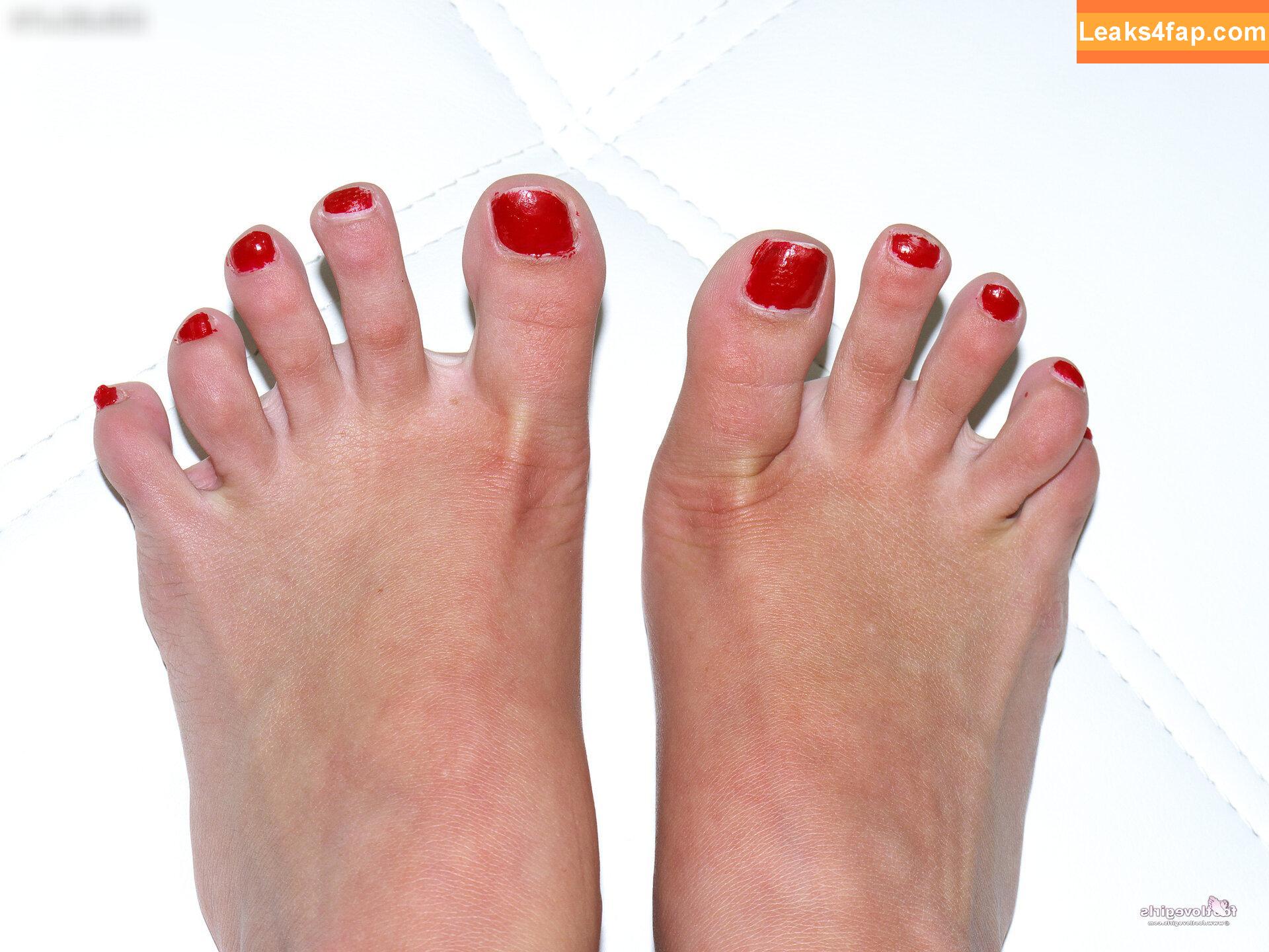 Footlovegirls /  leaked photo photo #3258