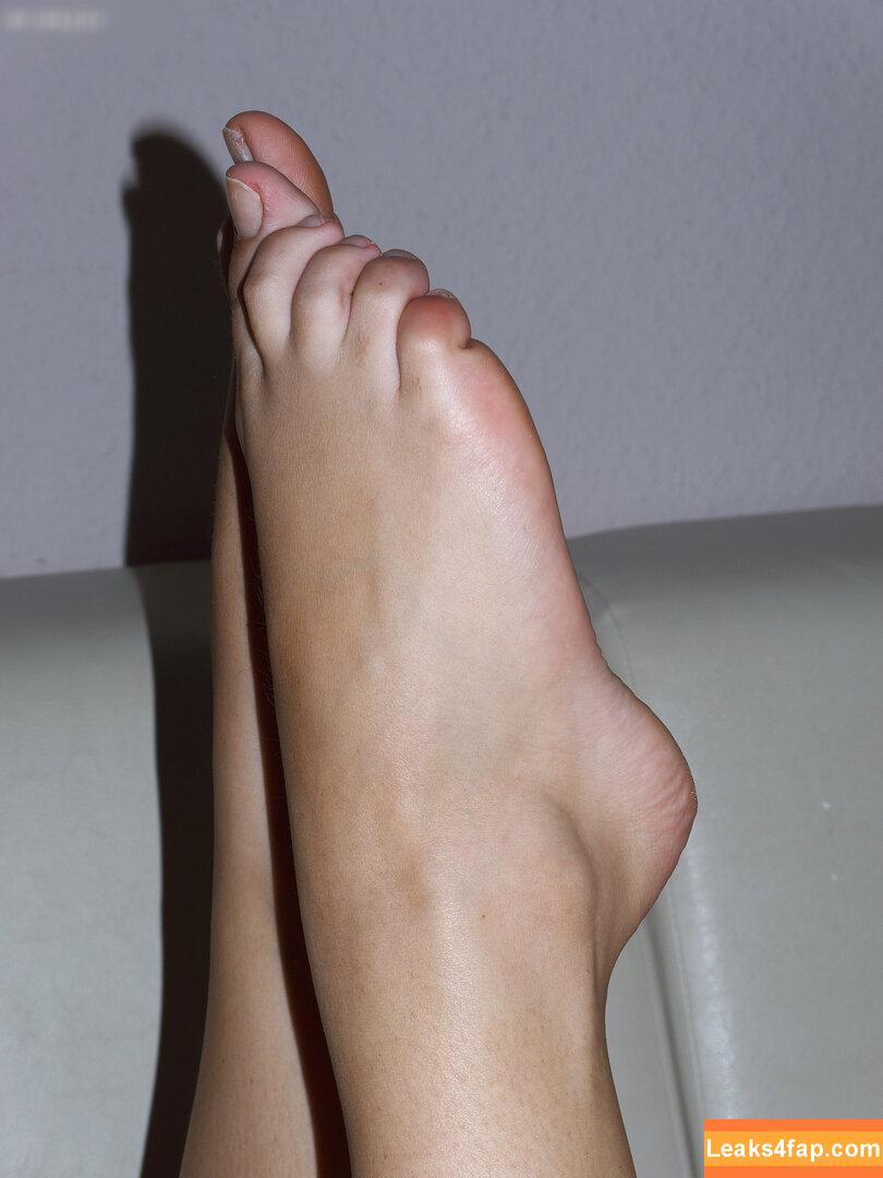 Footlovegirls /  leaked photo photo #3360
