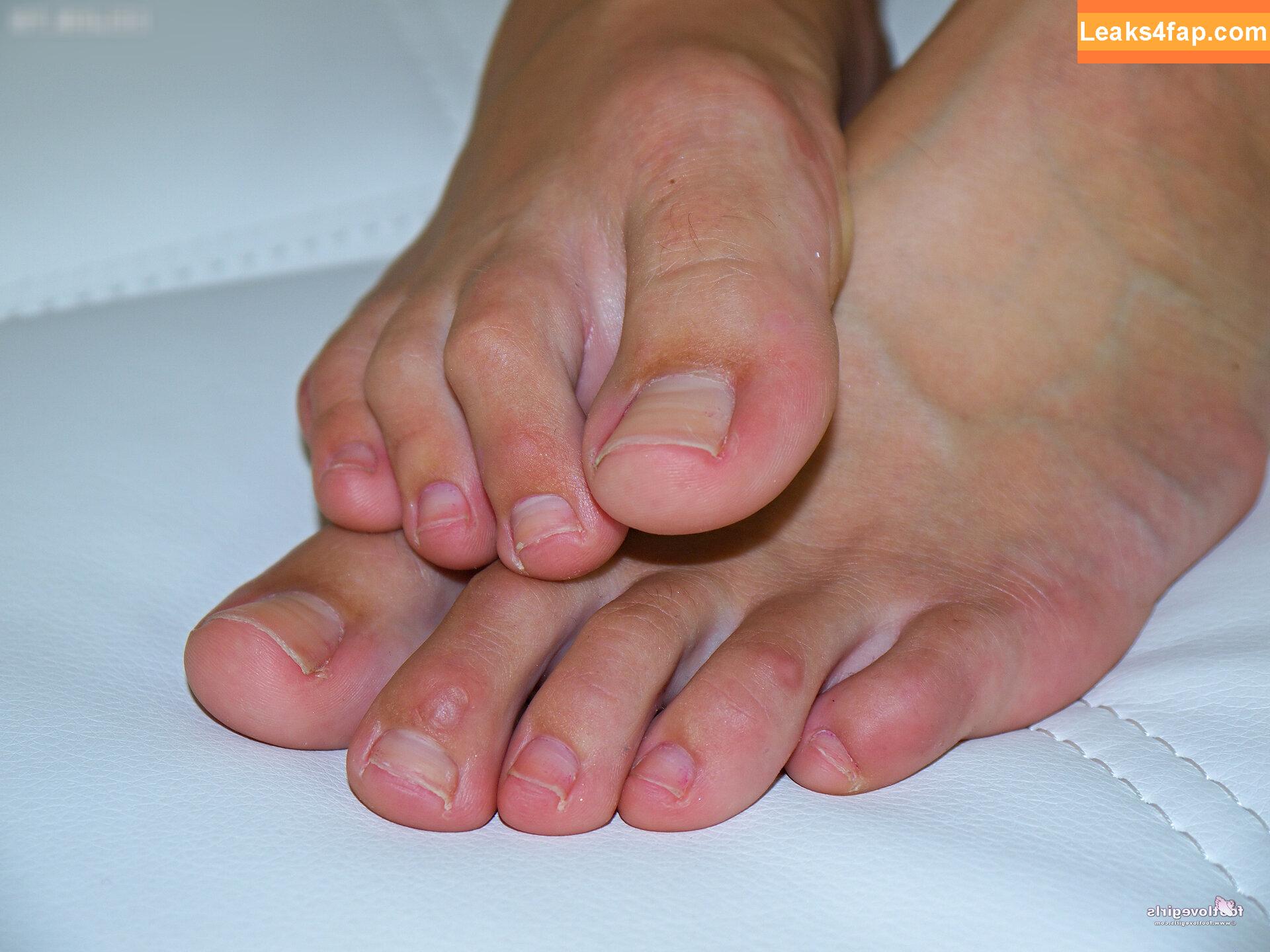 Footlovegirls /  leaked photo photo #3400