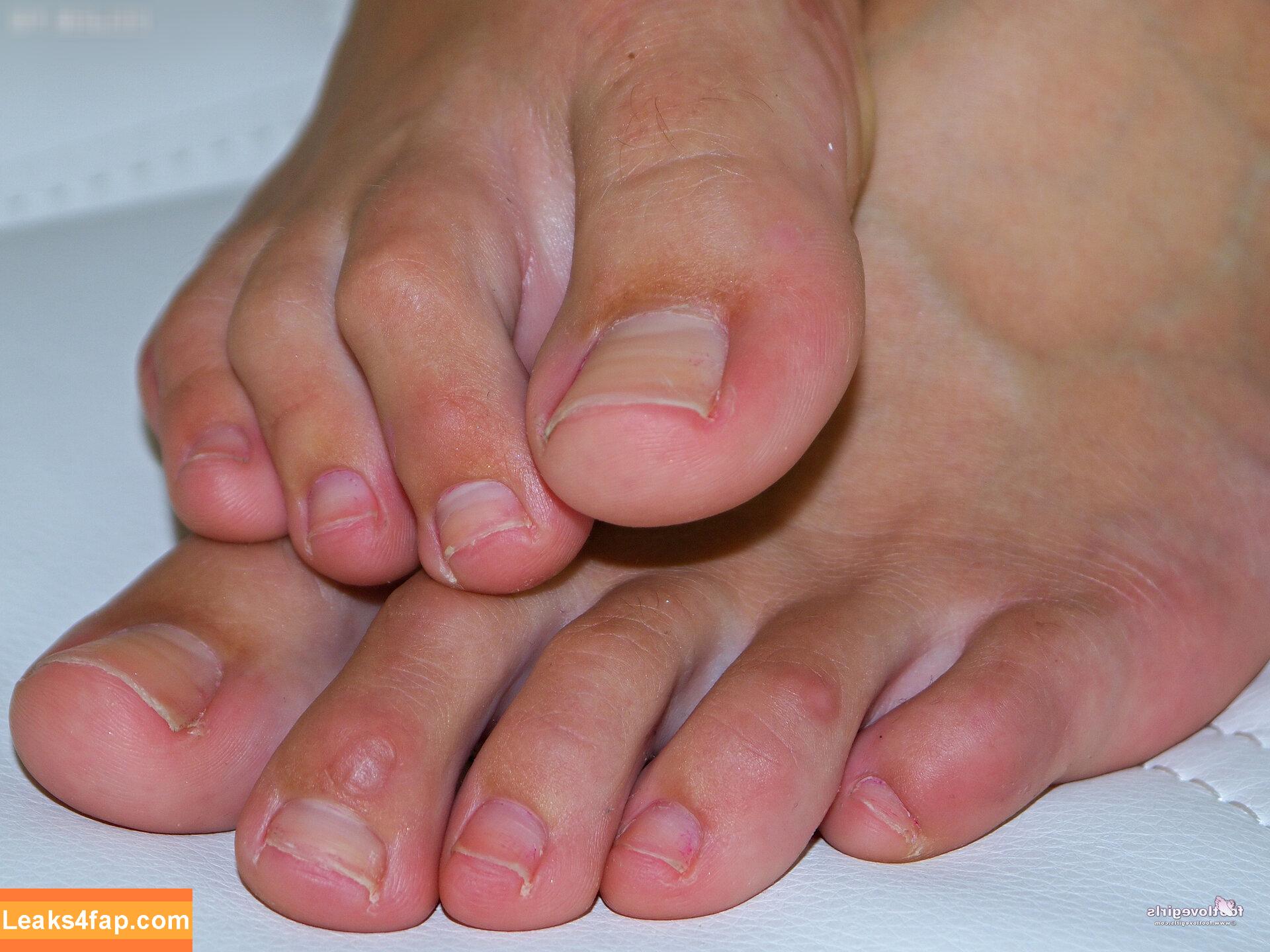 Footlovegirls /  leaked photo photo #3410