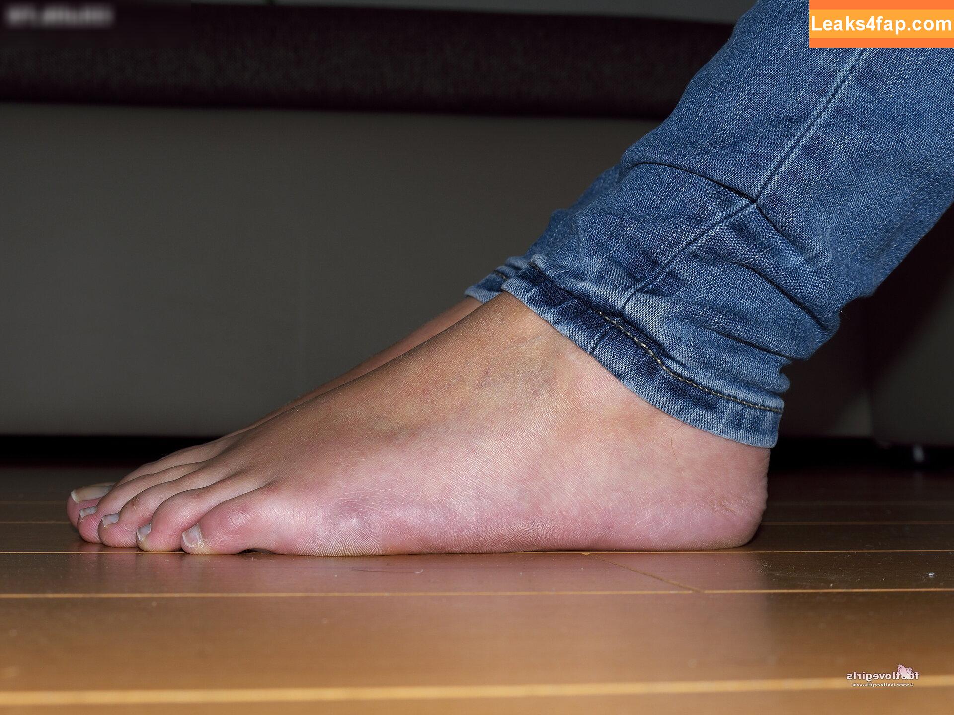 Footlovegirls /  leaked photo photo #3569