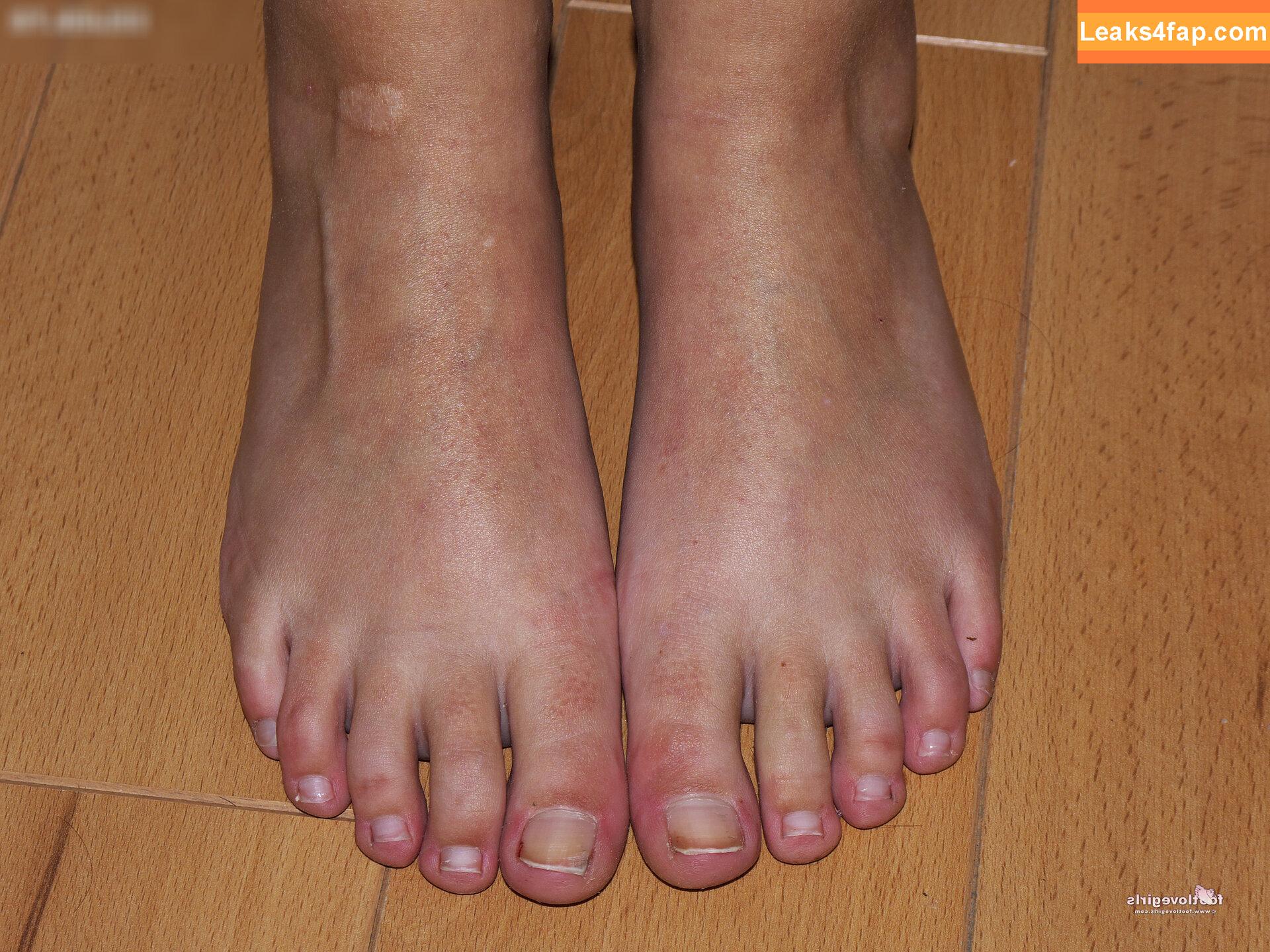 Footlovegirls /  leaked photo photo #3590