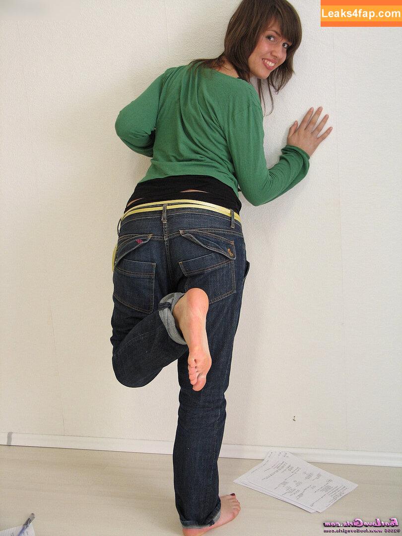 Footlovegirls /  leaked photo photo #3604