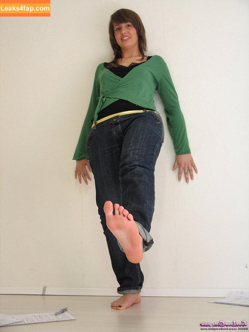 Footlovegirls /  leaked photo photo #3607
