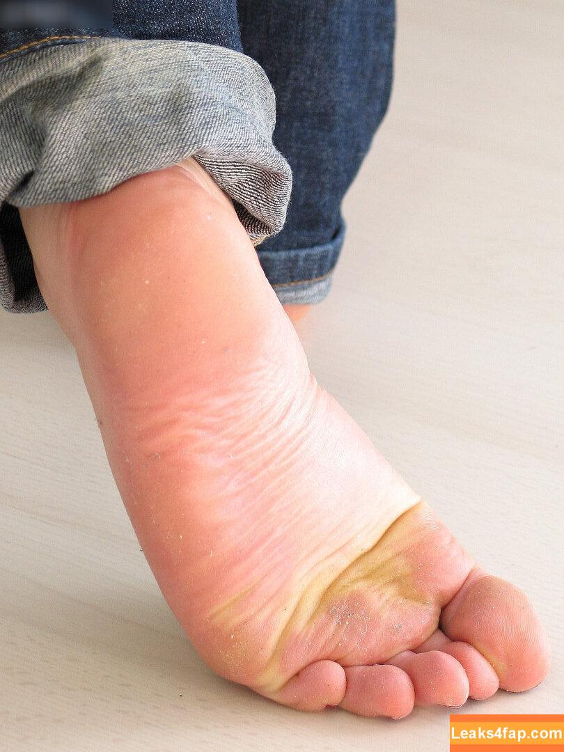 Footlovegirls /  leaked photo photo #3624