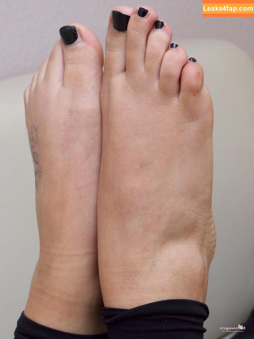Footlovegirls /  leaked photo photo #3650