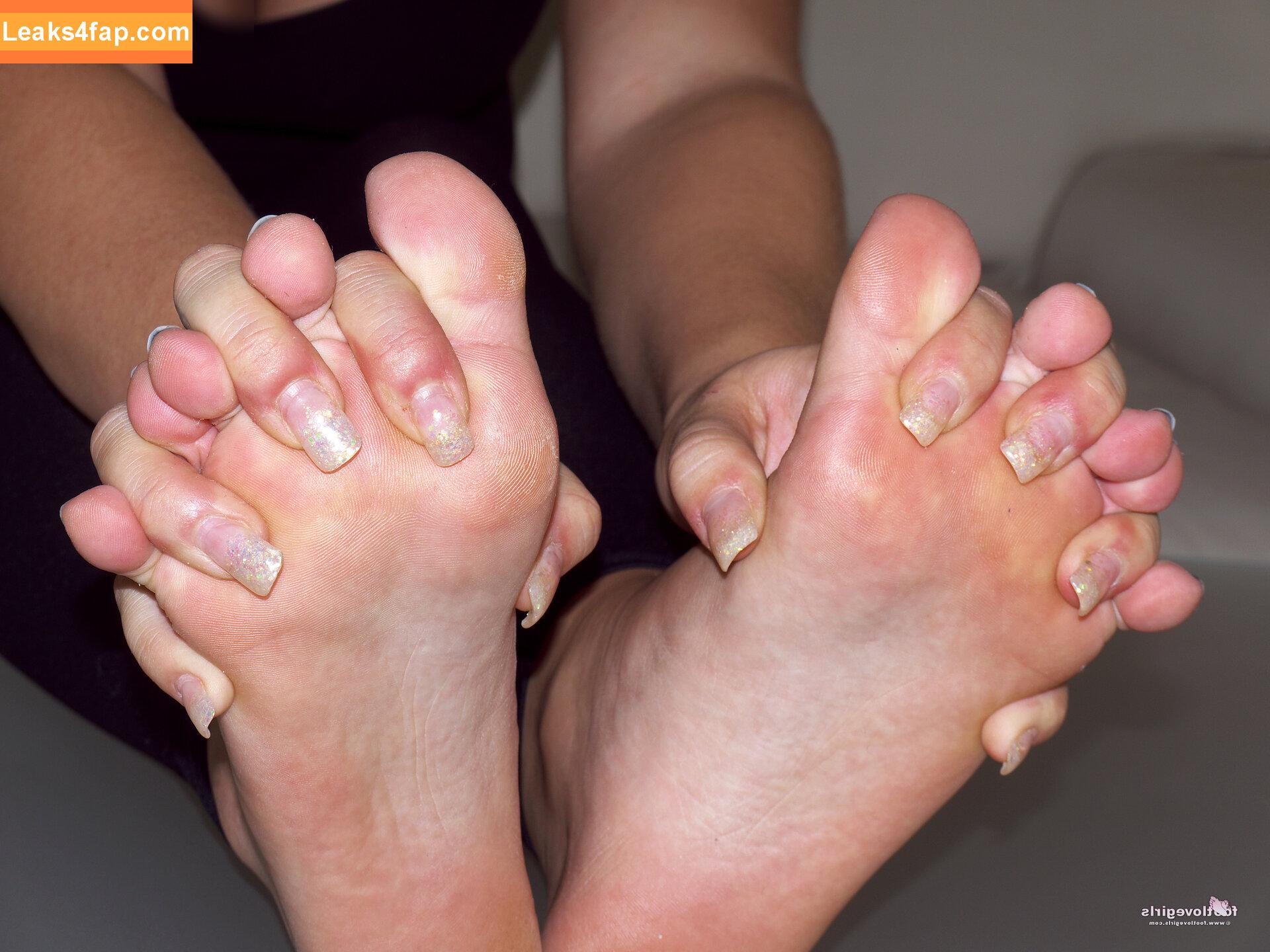 Footlovegirls /  leaked photo photo #3651