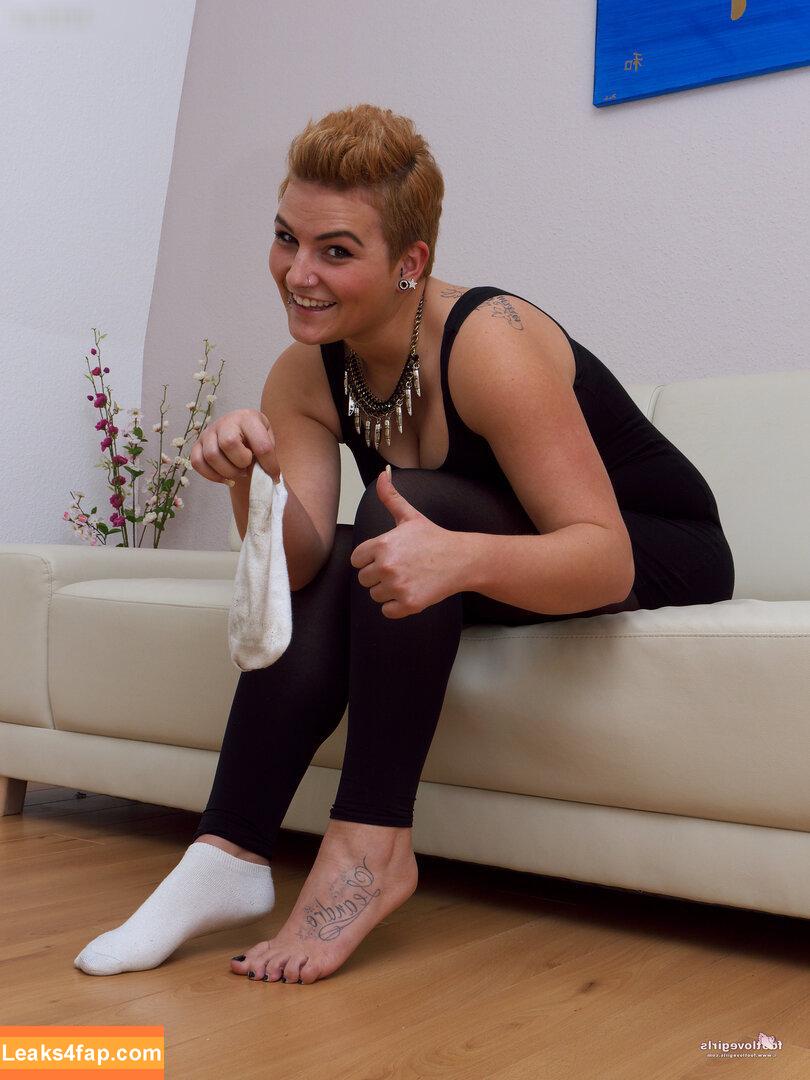 Footlovegirls /  leaked photo photo #3662