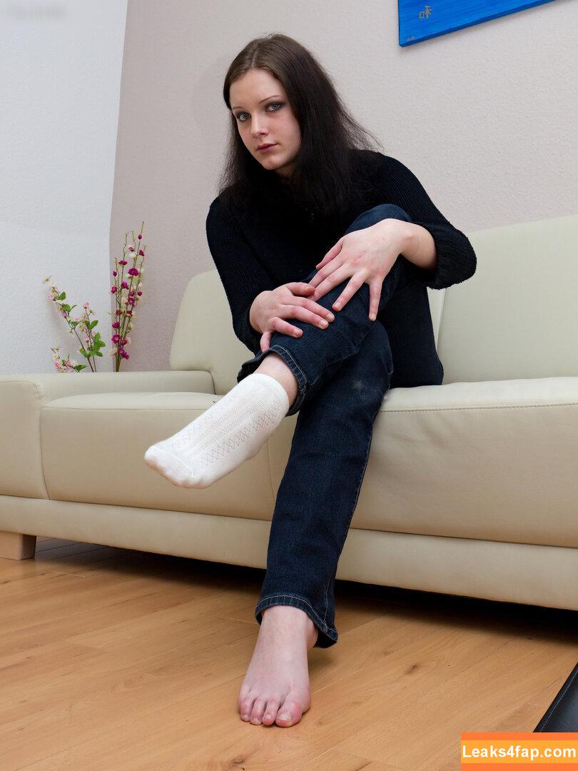 Footlovegirls /  leaked photo photo #3764